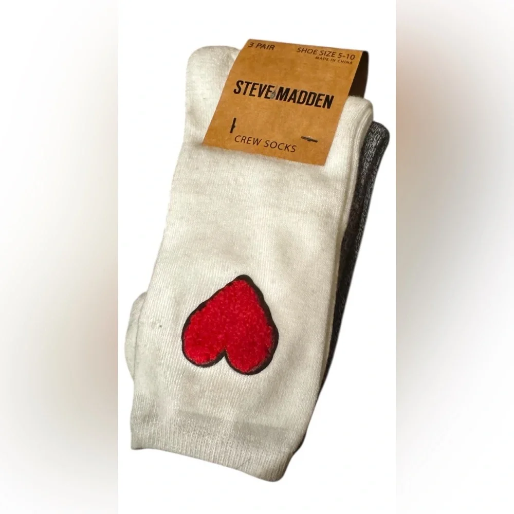 NWT 3 pack Steve Madden women’s sz 5-10 Crew Socks embroidered retro soft comfy